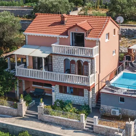 In 別荘 プリグラディサ
